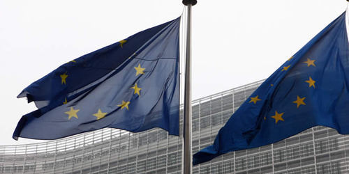 EL lipud EK hoone ees